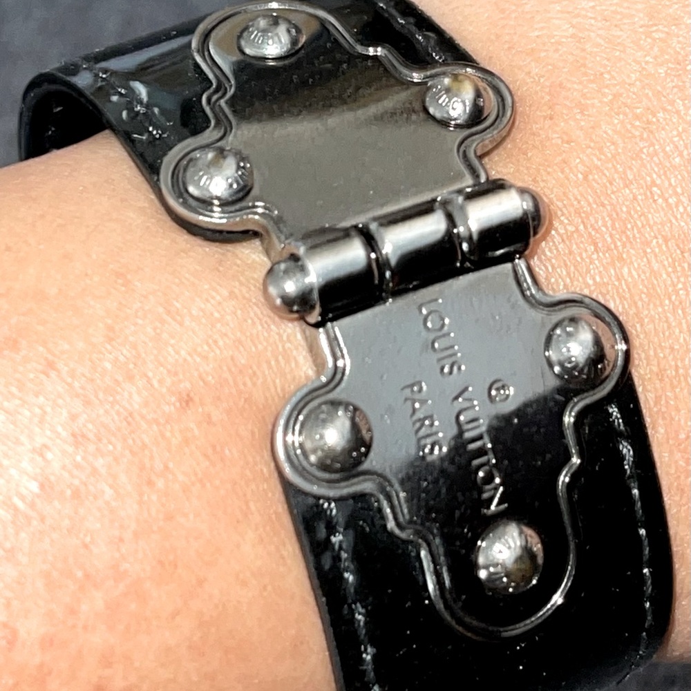 Louis Vuitton Save It Cuff Bracelet Vernis Noir